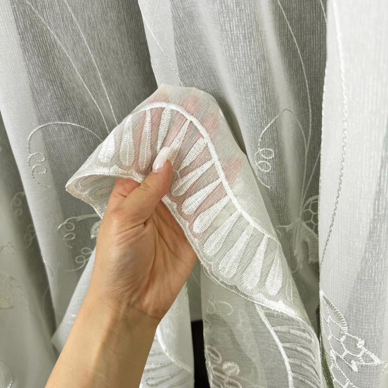 Ervi voálová záclona smetanová  s výšivkou 5049 - Hroznové víno