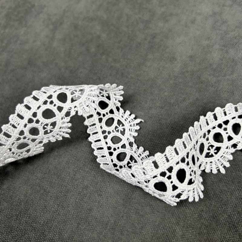 Krajka bíla - 74098 šíře 30 mm , metráž