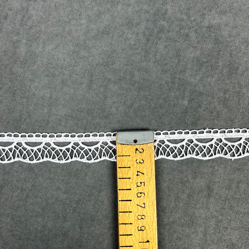 Krajka bíla - 74054 šíře 30 mm , metráž