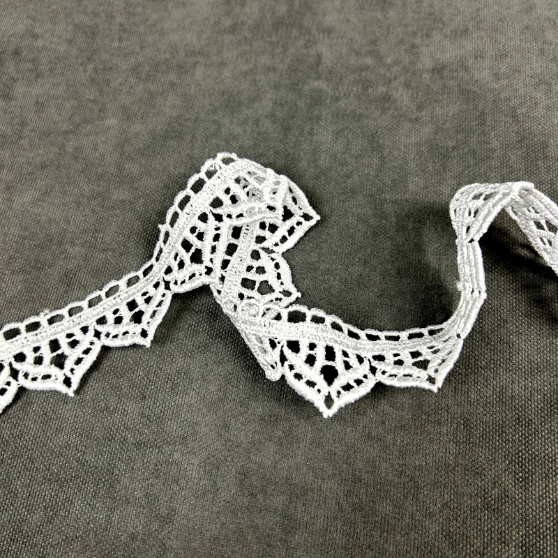 Krajka bíla - 74084 šíře 30 mm , metráž