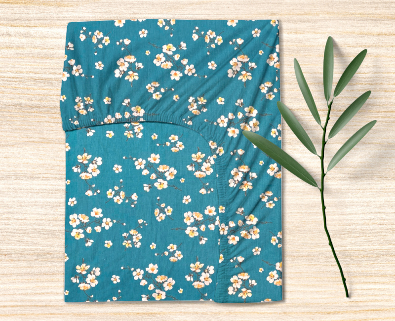 Ervi bavlněné napínací prostěradlo - Třešňový květ na tyrkysovým