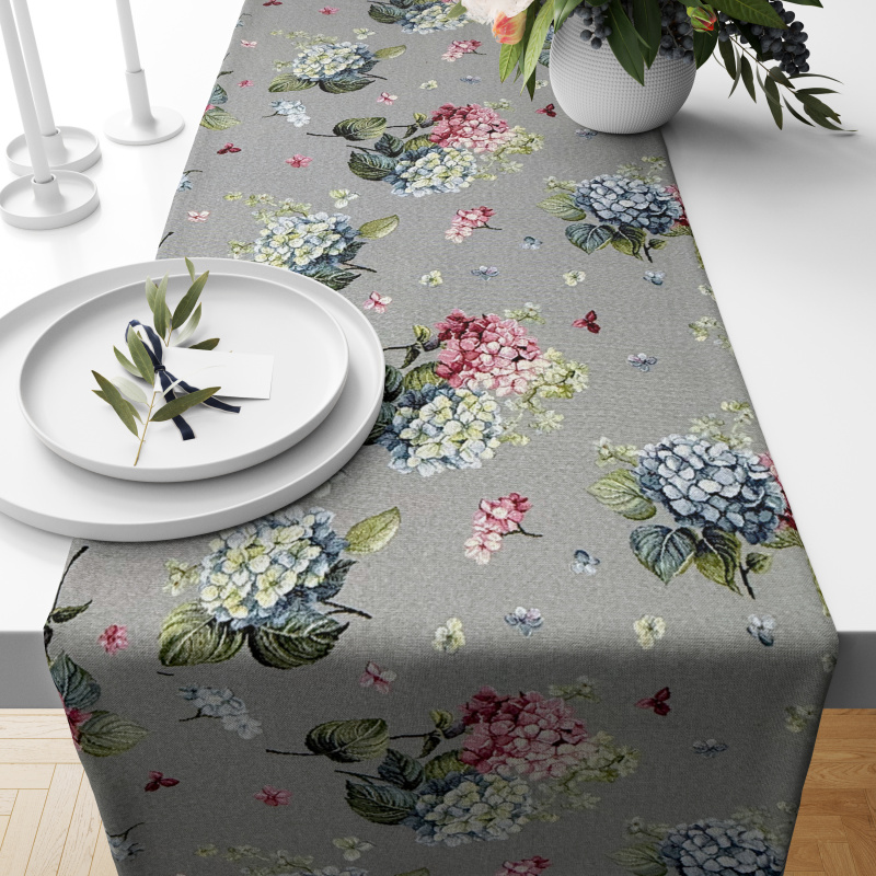 Ervi Gobelinový běhoun na stůl - Hortenzie na šedém